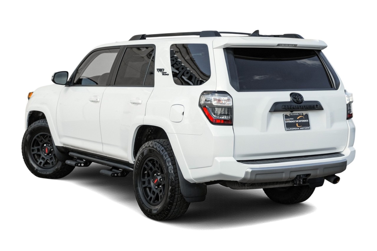 Toyota 4Runner Vehicle Main Gallery Image 11