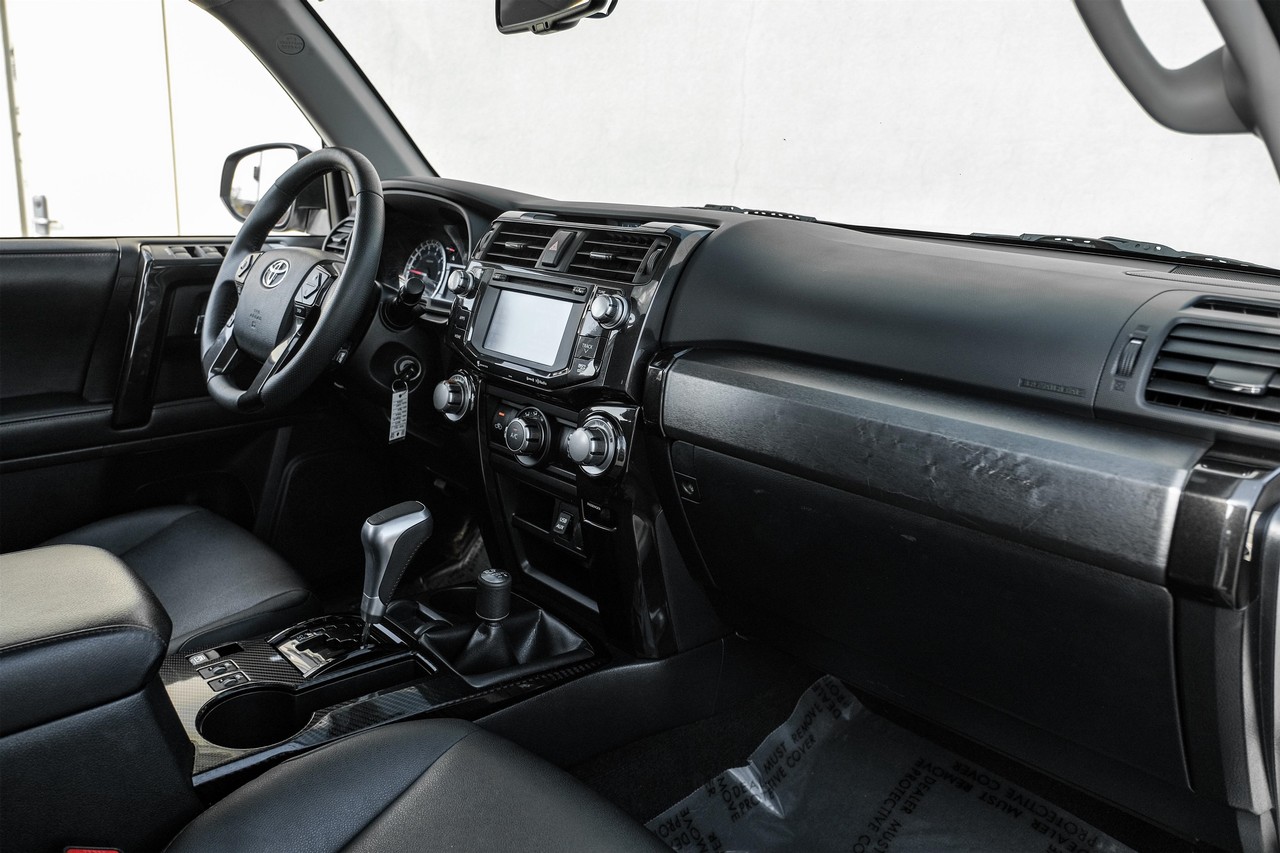 Toyota 4Runner Vehicle Main Gallery Image 13