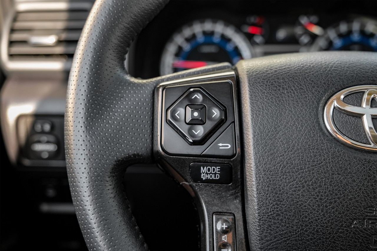 Toyota 4Runner Vehicle Main Gallery Image 17