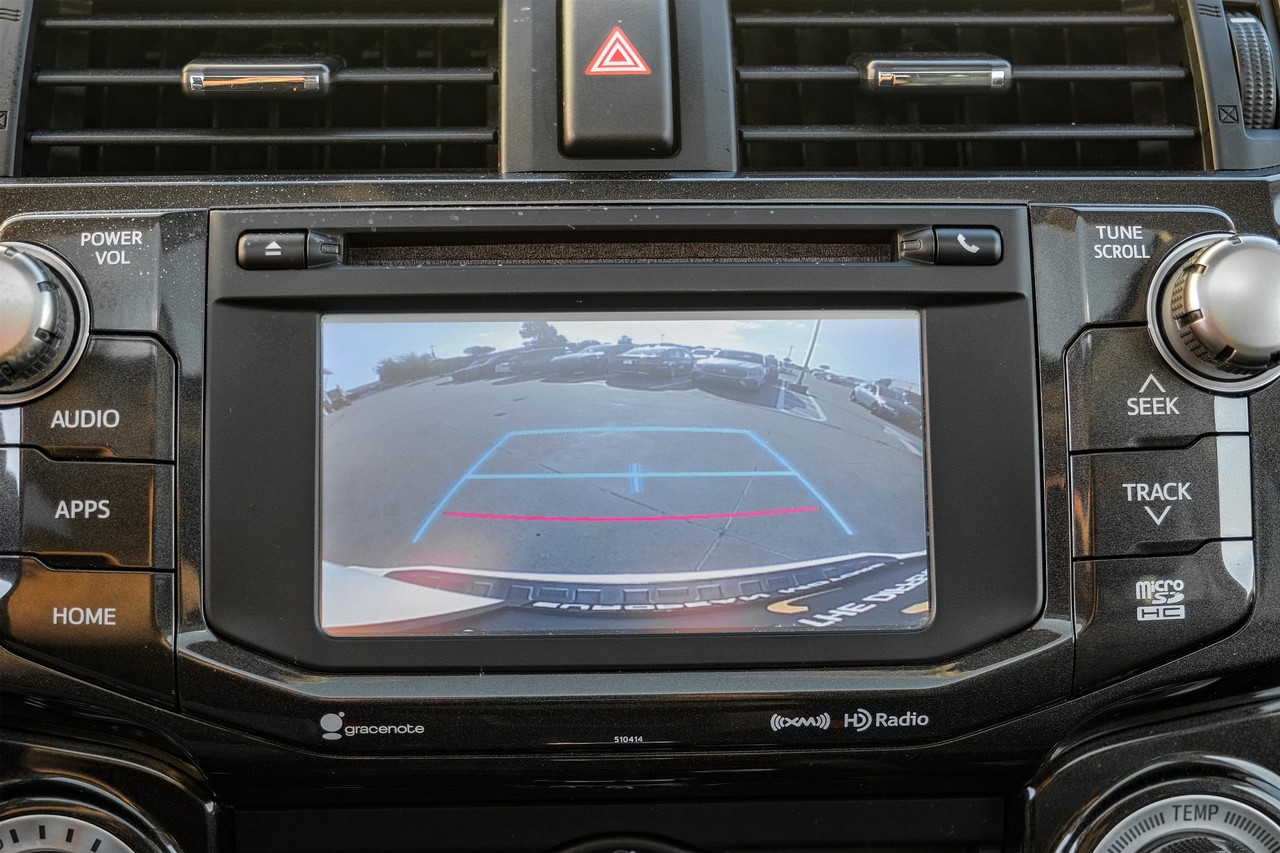 Toyota 4Runner Vehicle Main Gallery Image 21