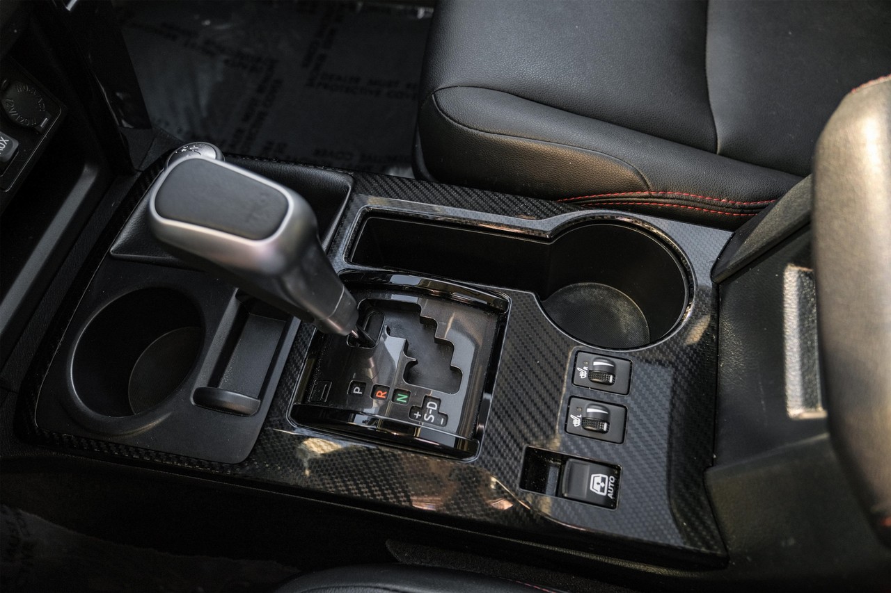 Toyota 4Runner Vehicle Main Gallery Image 24