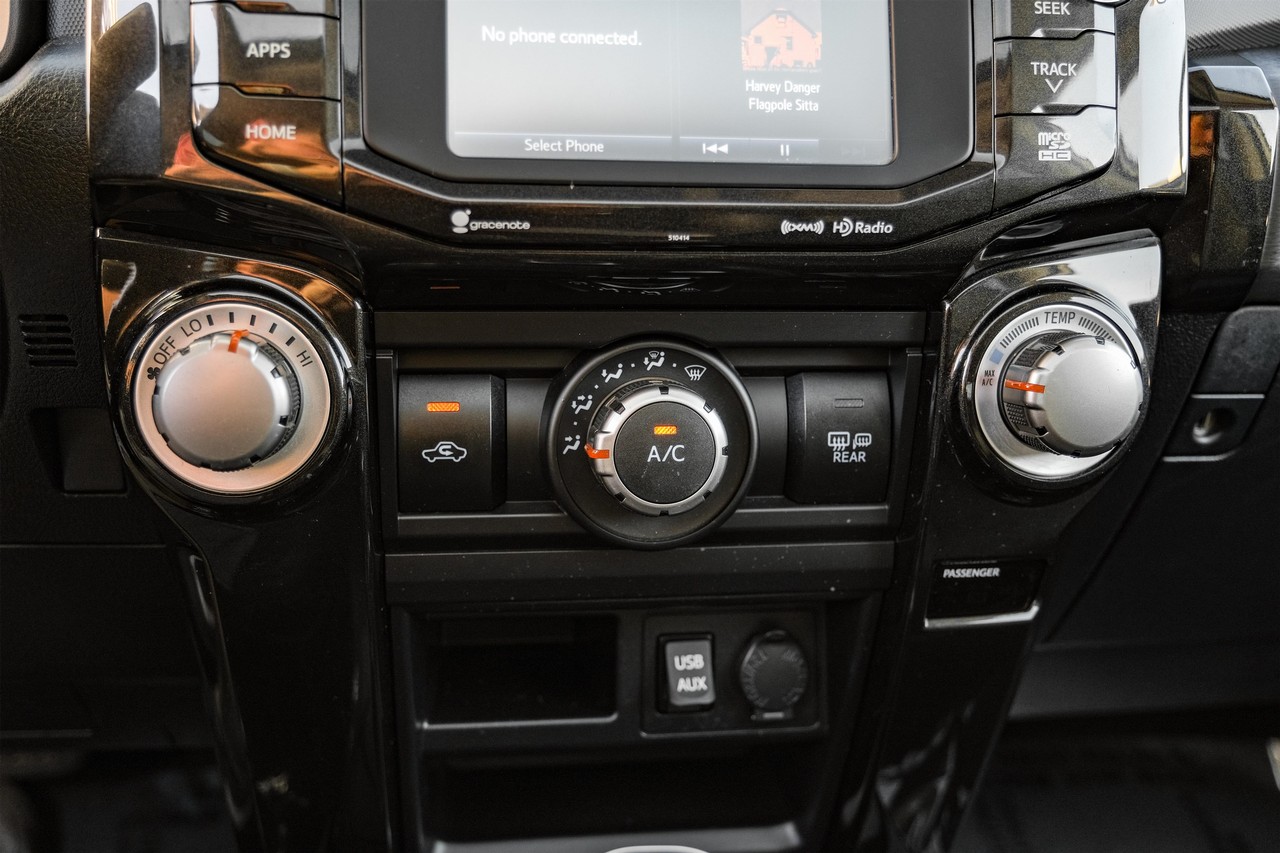 Toyota 4Runner Vehicle Main Gallery Image 26