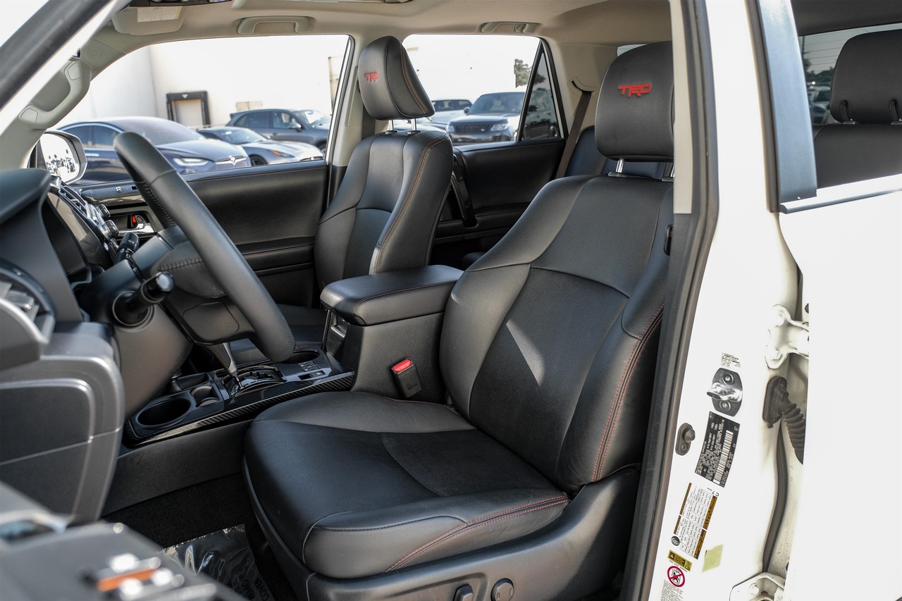 Toyota 4Runner Vehicle Main Gallery Image 30