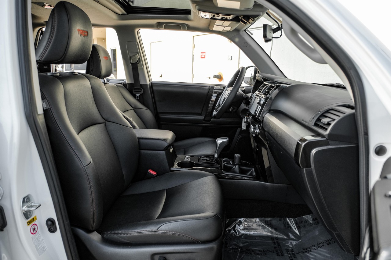 Toyota 4Runner Vehicle Main Gallery Image 32