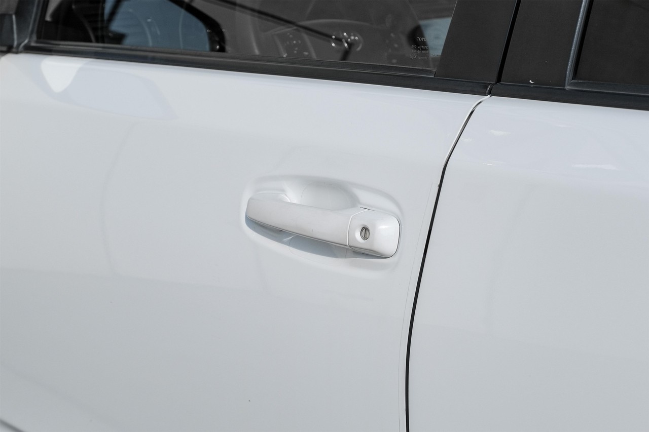 Toyota 4Runner Vehicle Main Gallery Image 38