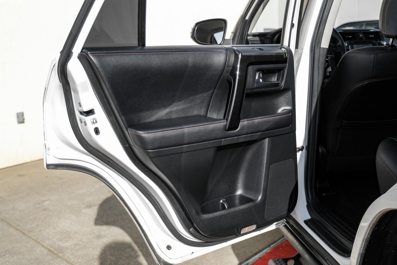 Toyota 4Runner Vehicle Main Gallery Image 42