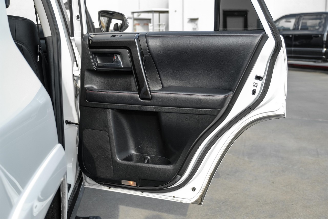 Toyota 4Runner Vehicle Main Gallery Image 43