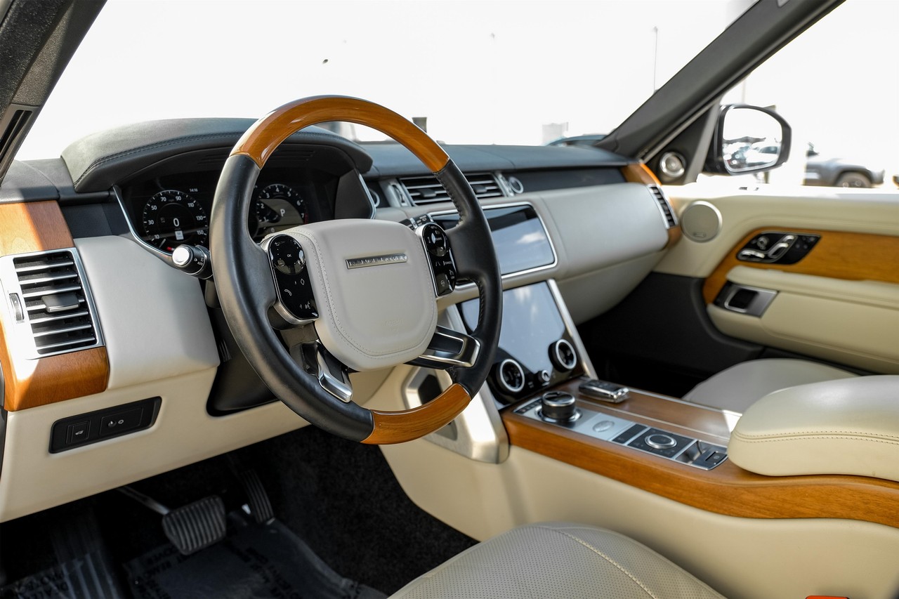 Land Rover Range Rover Vehicle Main Gallery Image 03