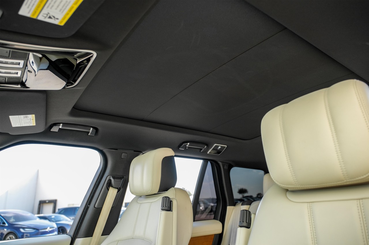 Land Rover Range Rover Vehicle Main Gallery Image 05