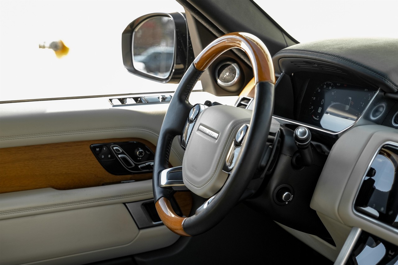 Land Rover Range Rover Vehicle Main Gallery Image 14