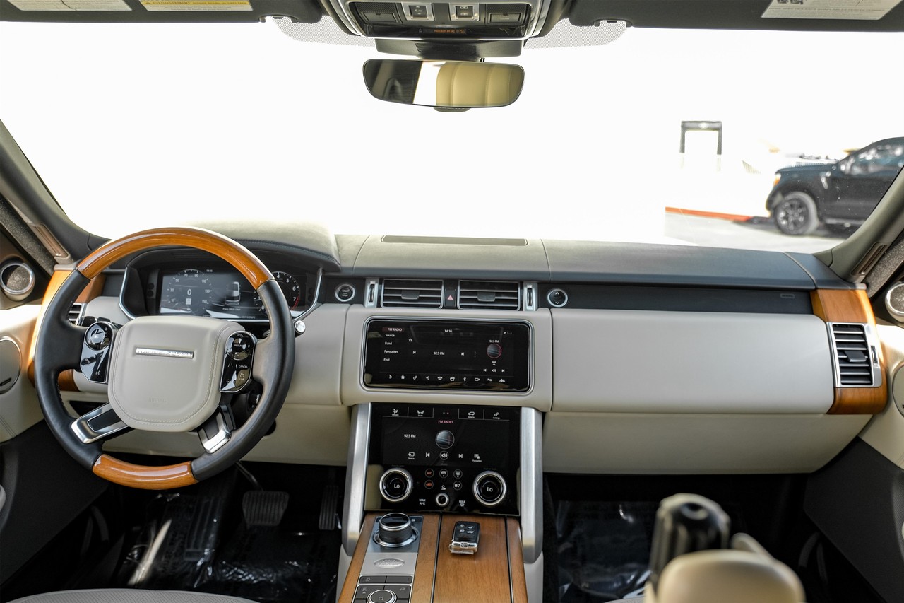Land Rover Range Rover Vehicle Main Gallery Image 15