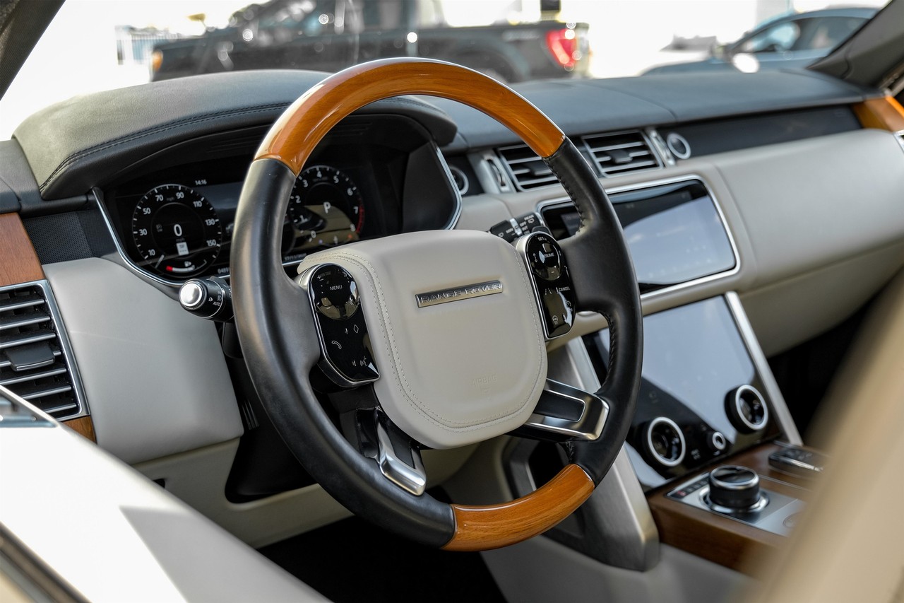 Land Rover Range Rover Vehicle Main Gallery Image 16