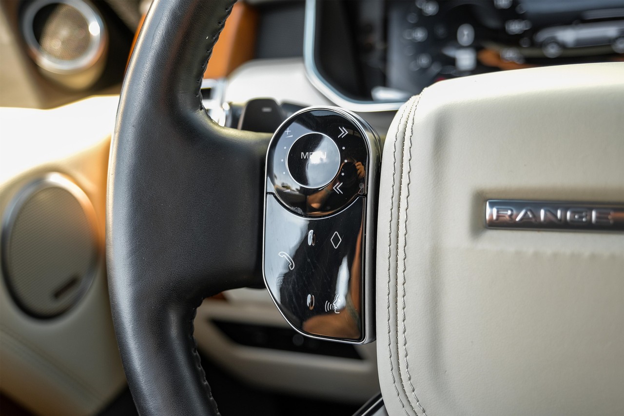 Land Rover Range Rover Vehicle Main Gallery Image 17