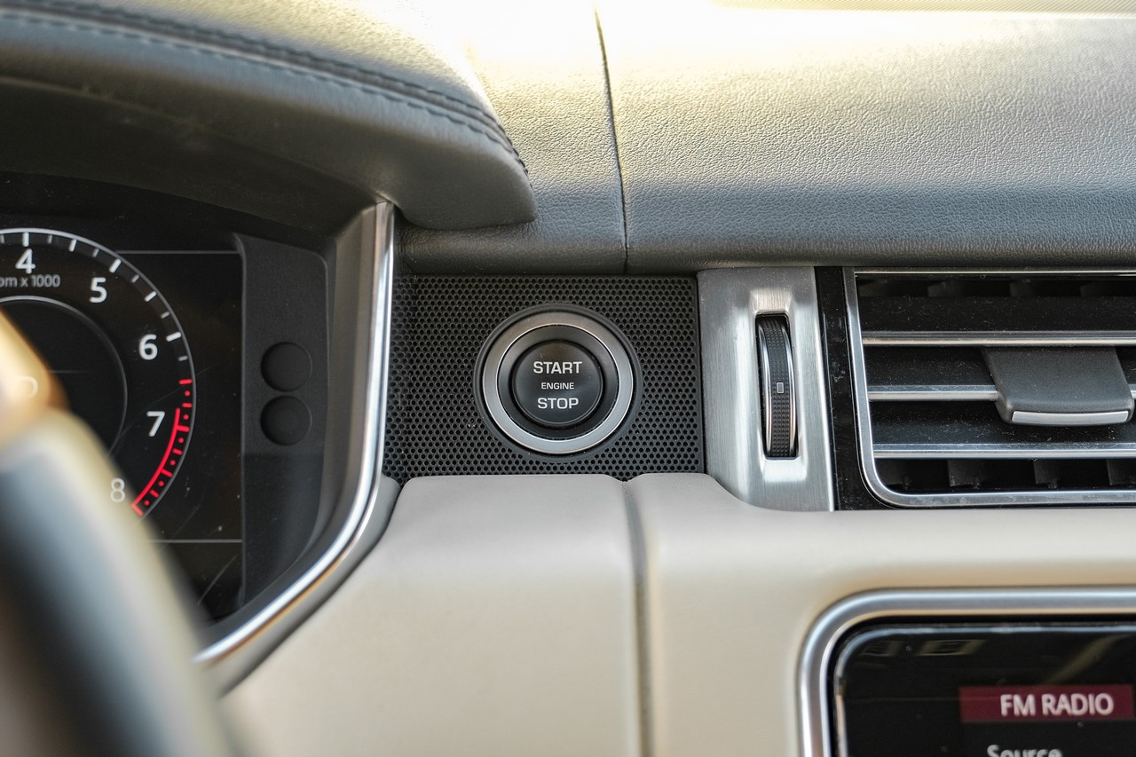 Land Rover Range Rover Vehicle Main Gallery Image 21