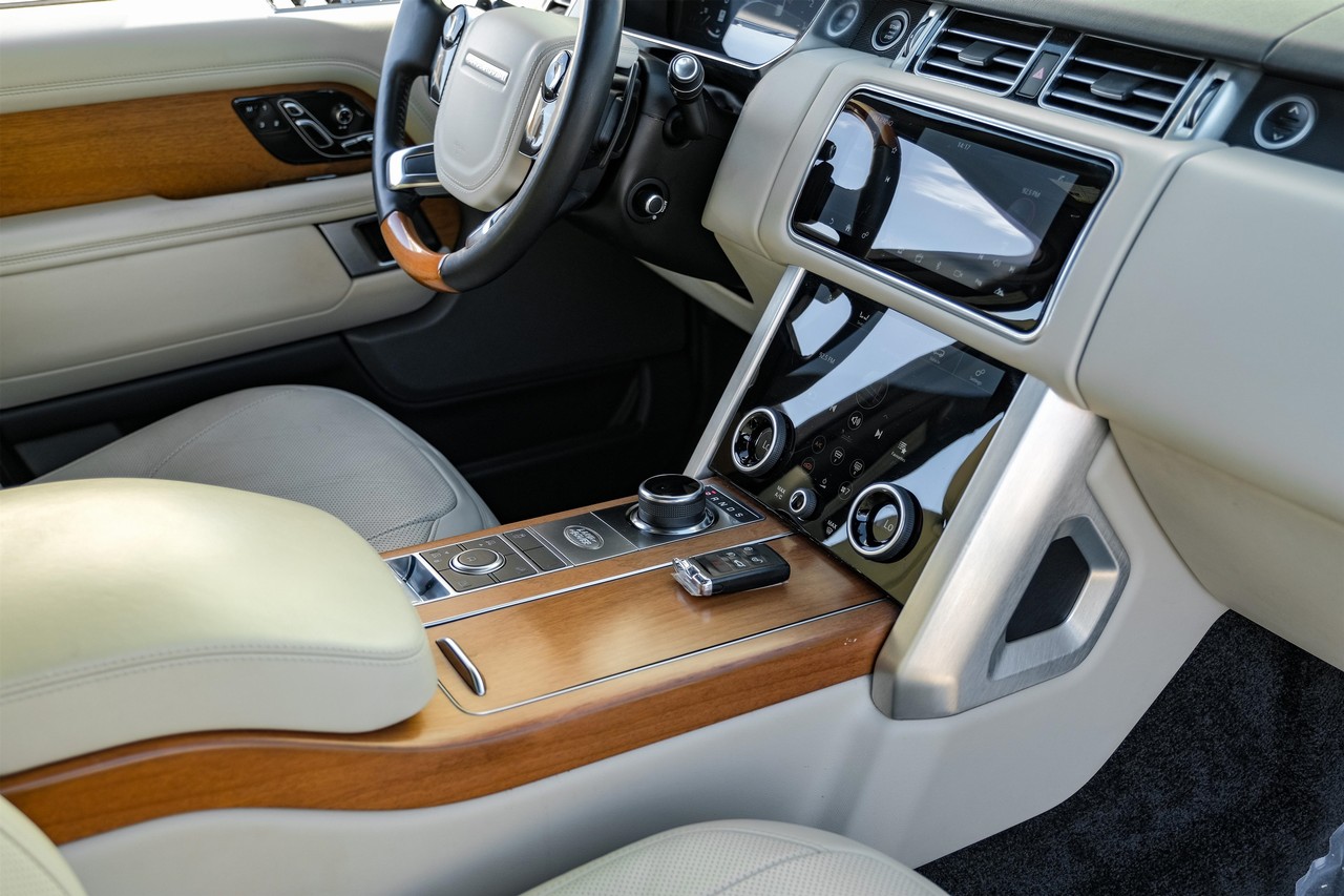 Land Rover Range Rover Vehicle Main Gallery Image 24