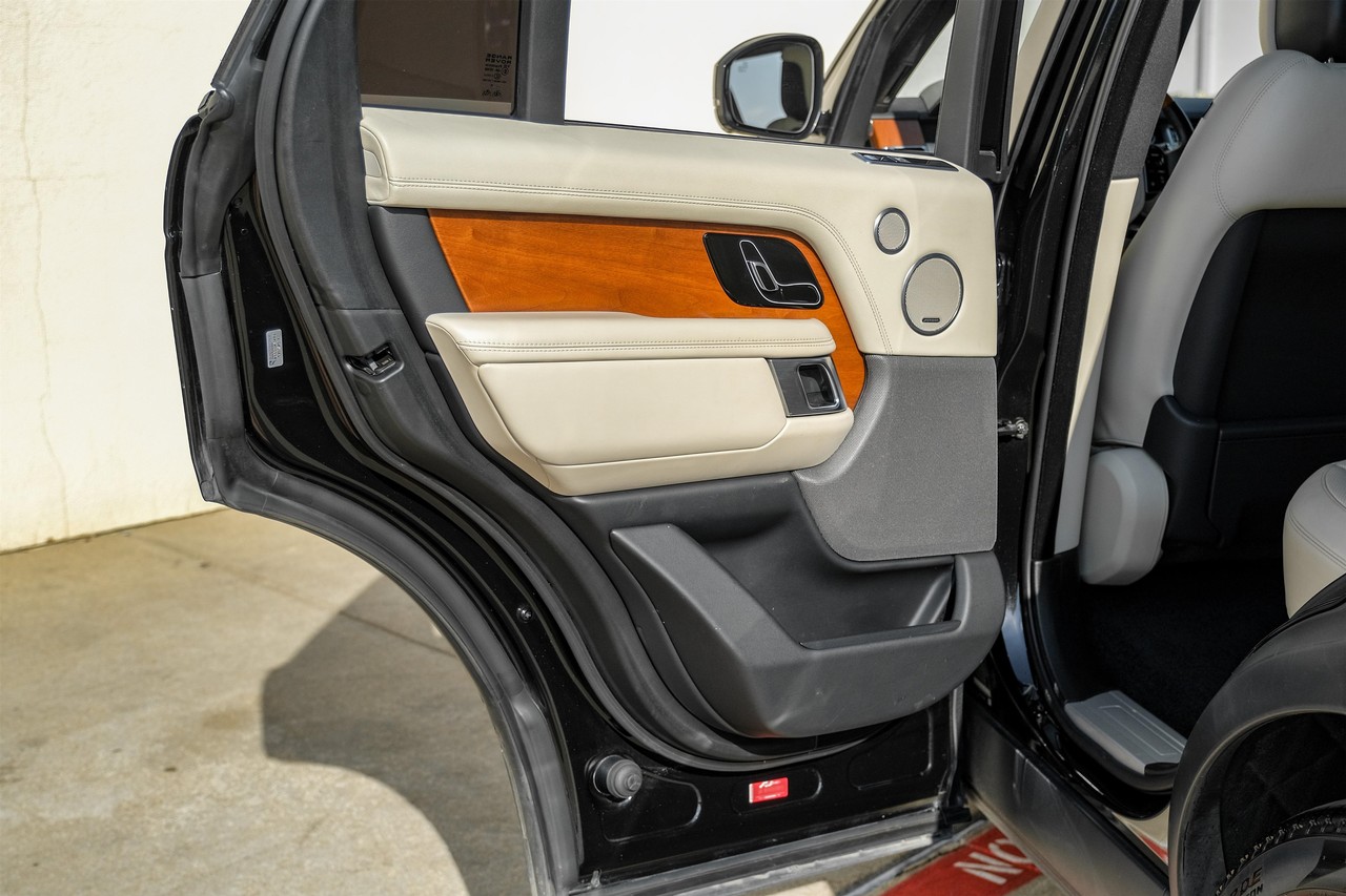 Land Rover Range Rover Vehicle Main Gallery Image 44