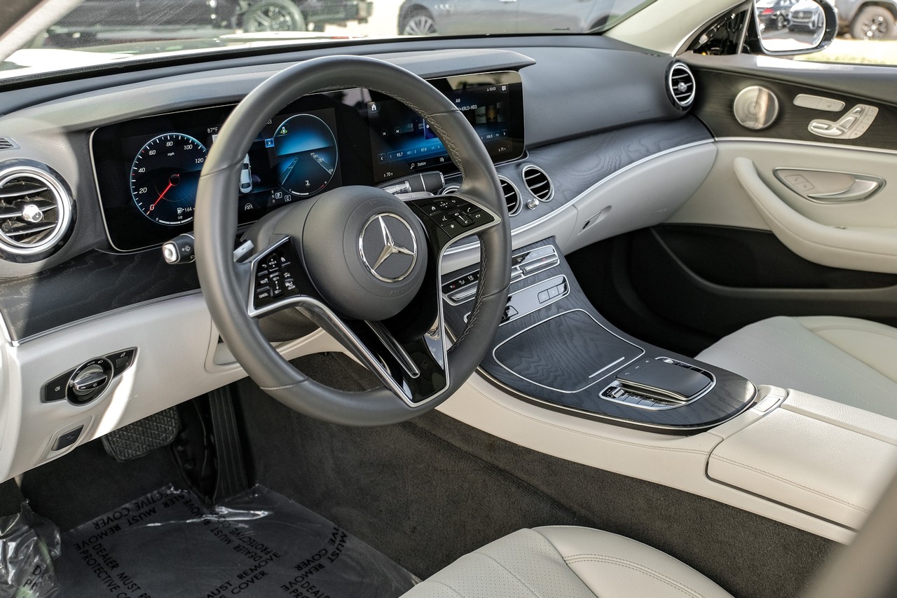 Mercedes-Benz E 350 Vehicle Main Gallery Image 03