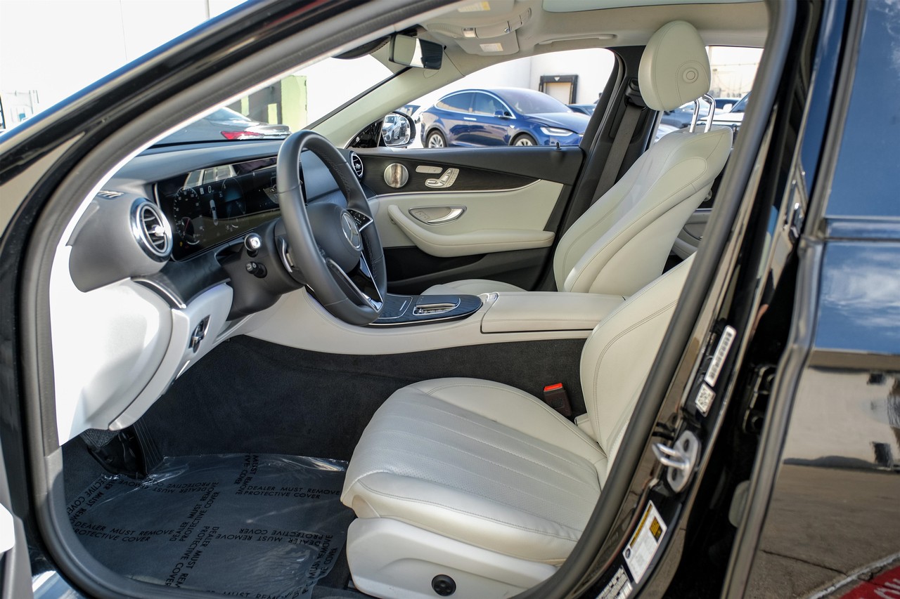 Mercedes-Benz E 350 Vehicle Main Gallery Image 04