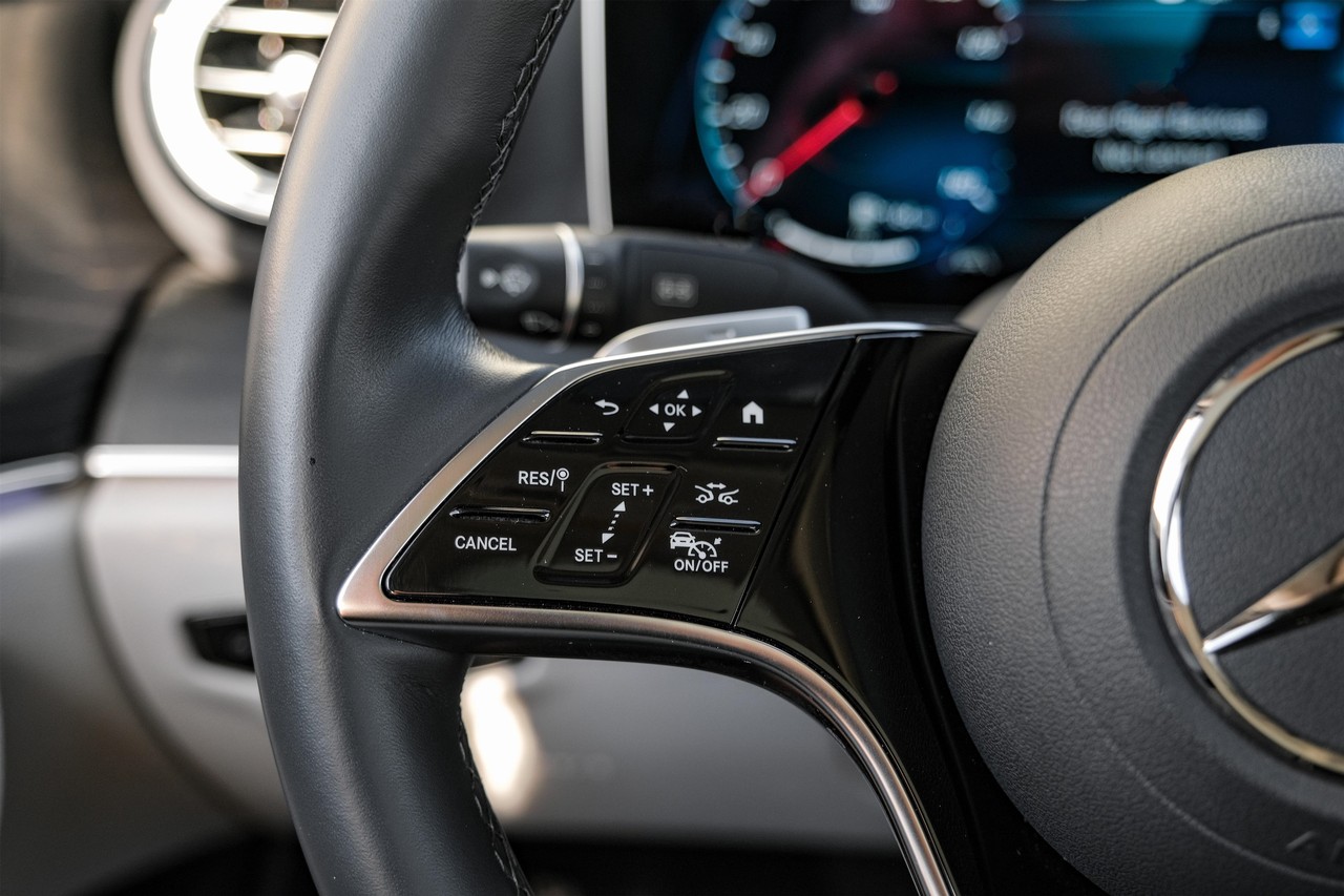 Mercedes-Benz E 350 Vehicle Main Gallery Image 16