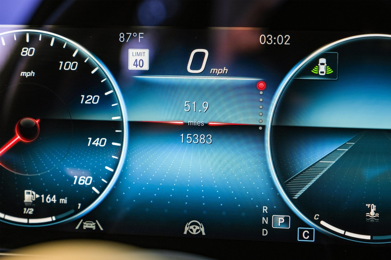 Mercedes-Benz E 350 Vehicle Main Gallery Image 19