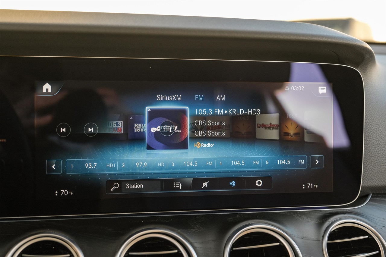 Mercedes-Benz E 350 Vehicle Main Gallery Image 28