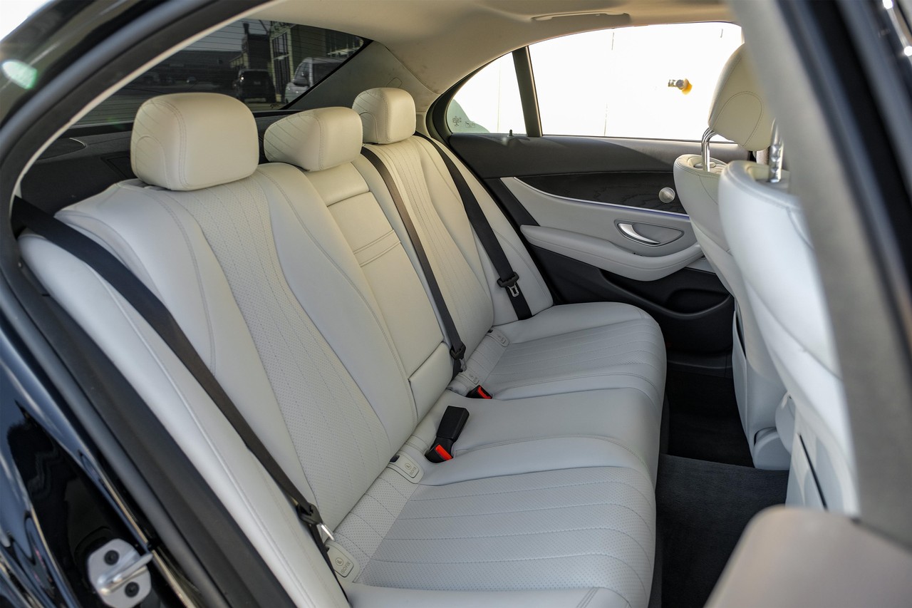 Mercedes-Benz E 350 Vehicle Main Gallery Image 31