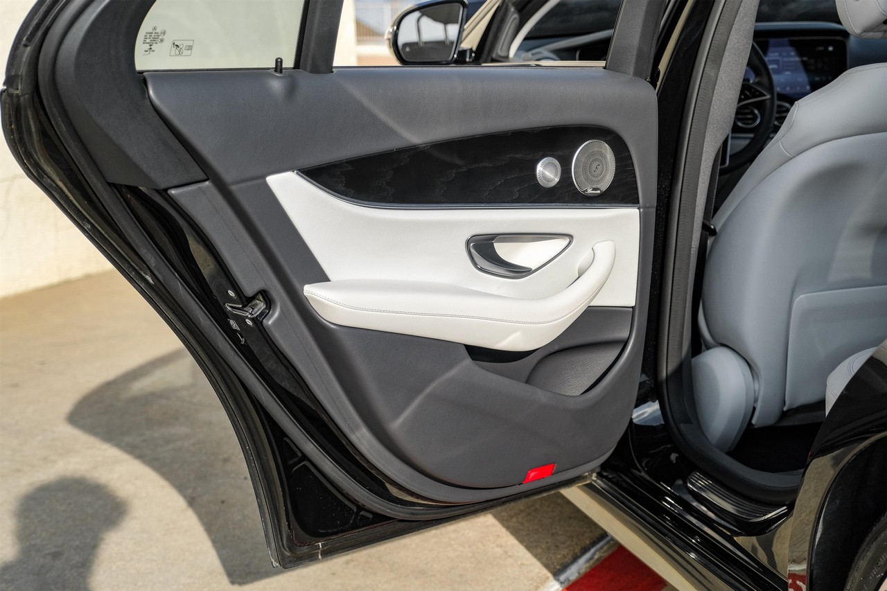 Mercedes-Benz E 350 Vehicle Main Gallery Image 41