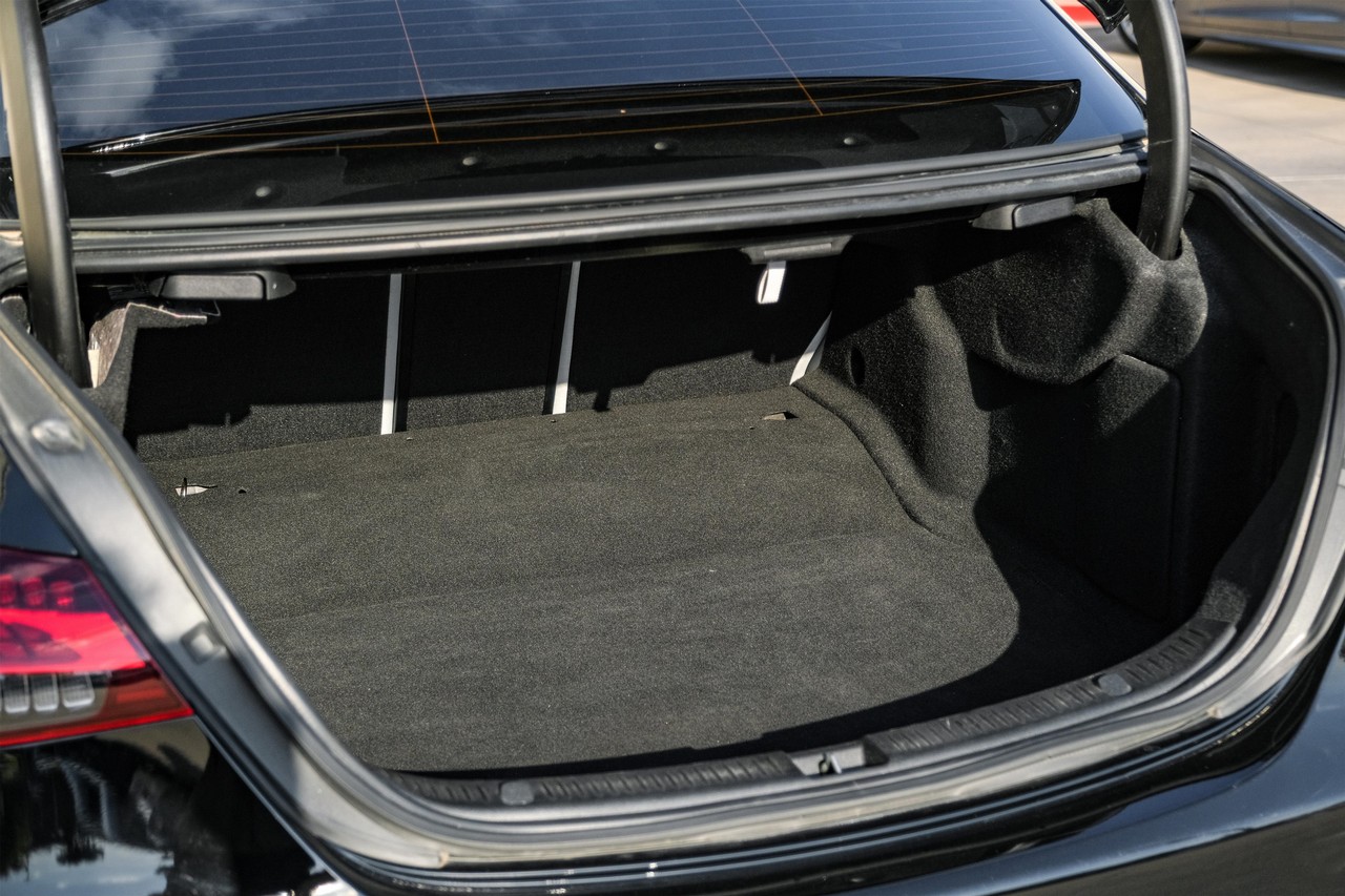 Mercedes-Benz E 350 Vehicle Main Gallery Image 46