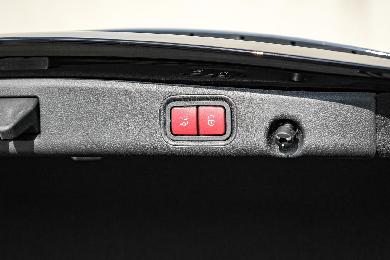 Mercedes-Benz E 350 Vehicle Main Gallery Image 47