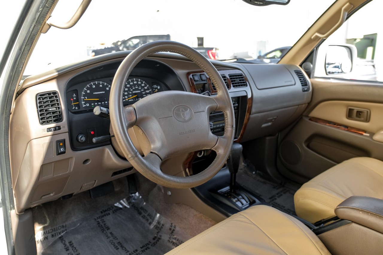 Toyota 4Runner Vehicle Main Gallery Image 03