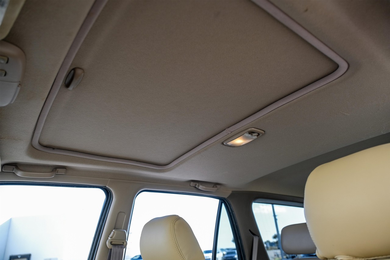 Toyota 4Runner Vehicle Main Gallery Image 05