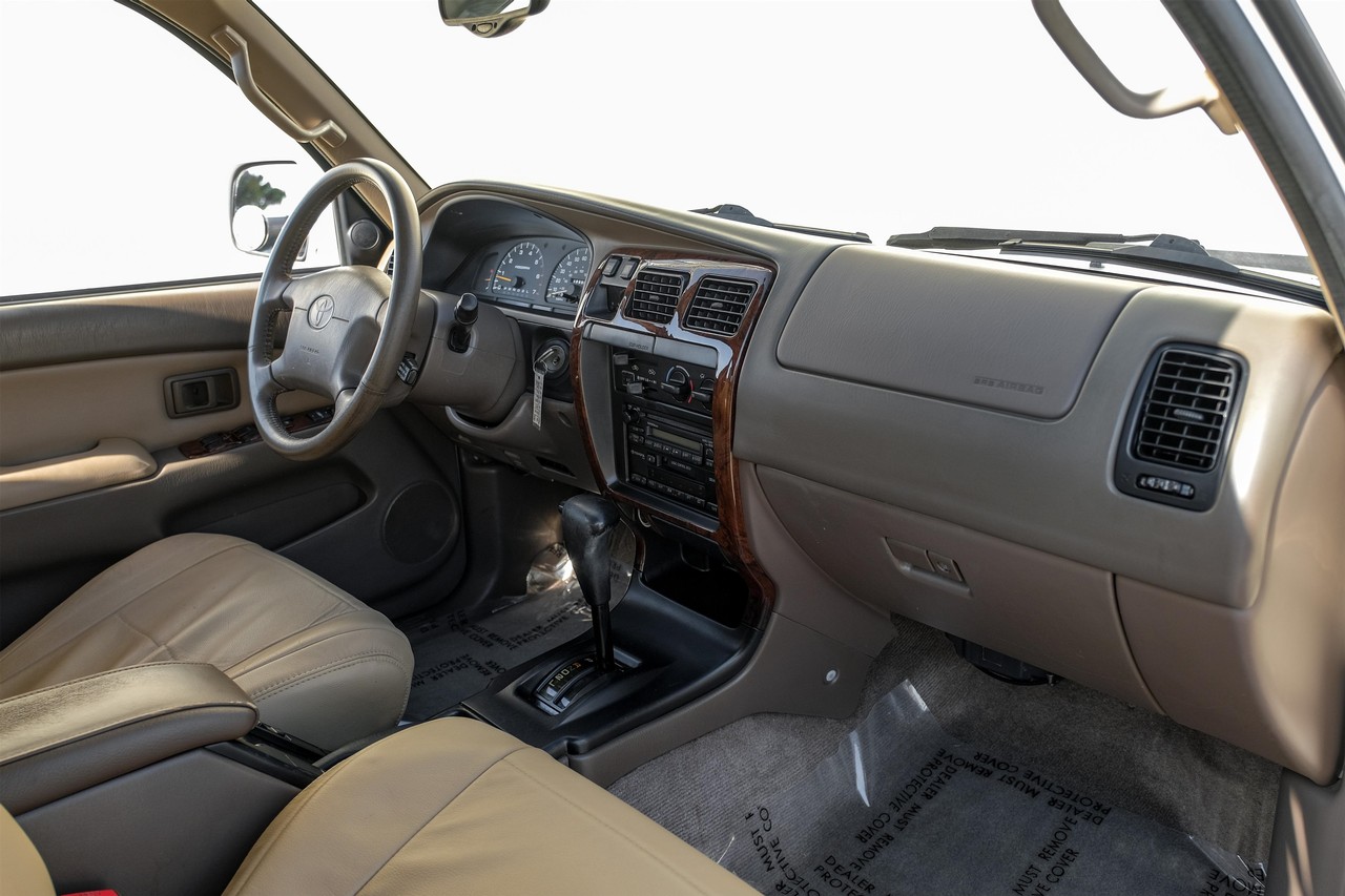 Toyota 4Runner Vehicle Main Gallery Image 13