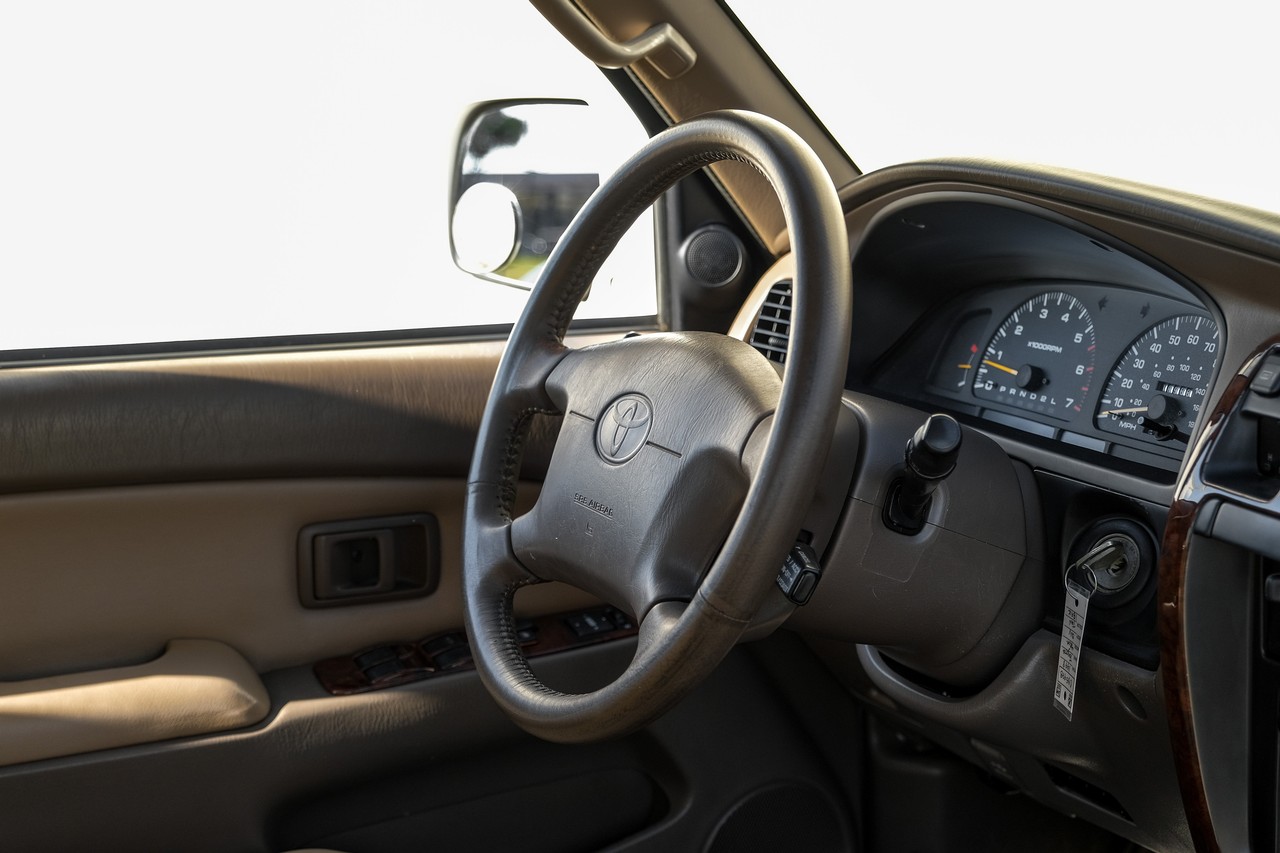 Toyota 4Runner Vehicle Main Gallery Image 14