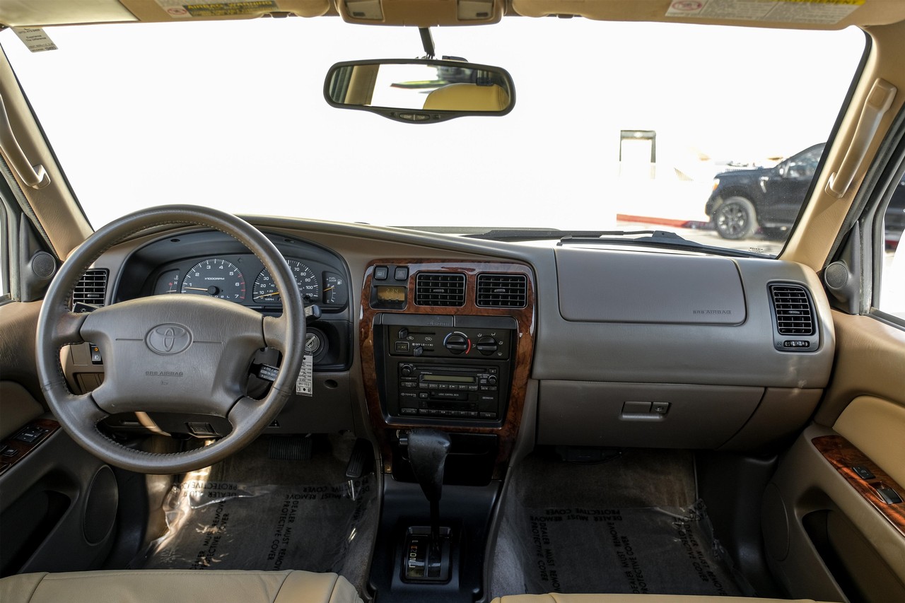 Toyota 4Runner Vehicle Main Gallery Image 15