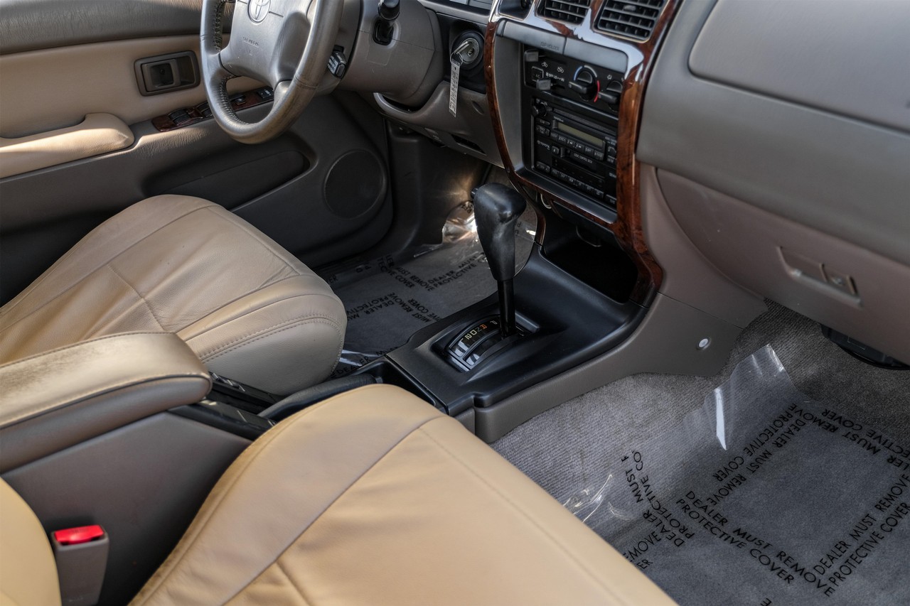 Toyota 4Runner Vehicle Main Gallery Image 19