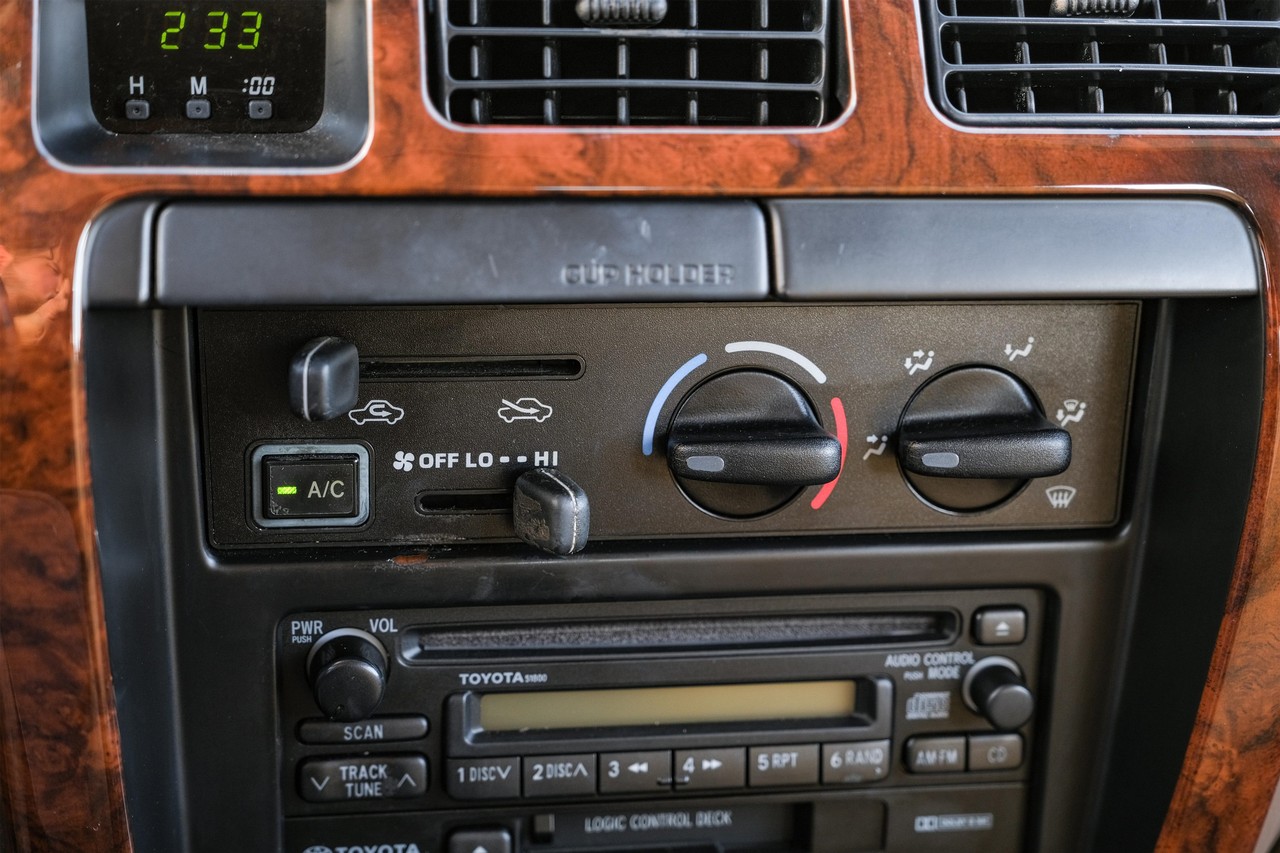 Toyota 4Runner Vehicle Main Gallery Image 23