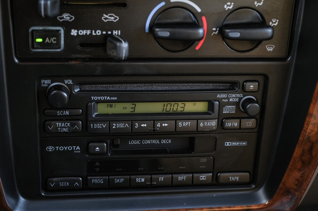 Toyota 4Runner Vehicle Main Gallery Image 25