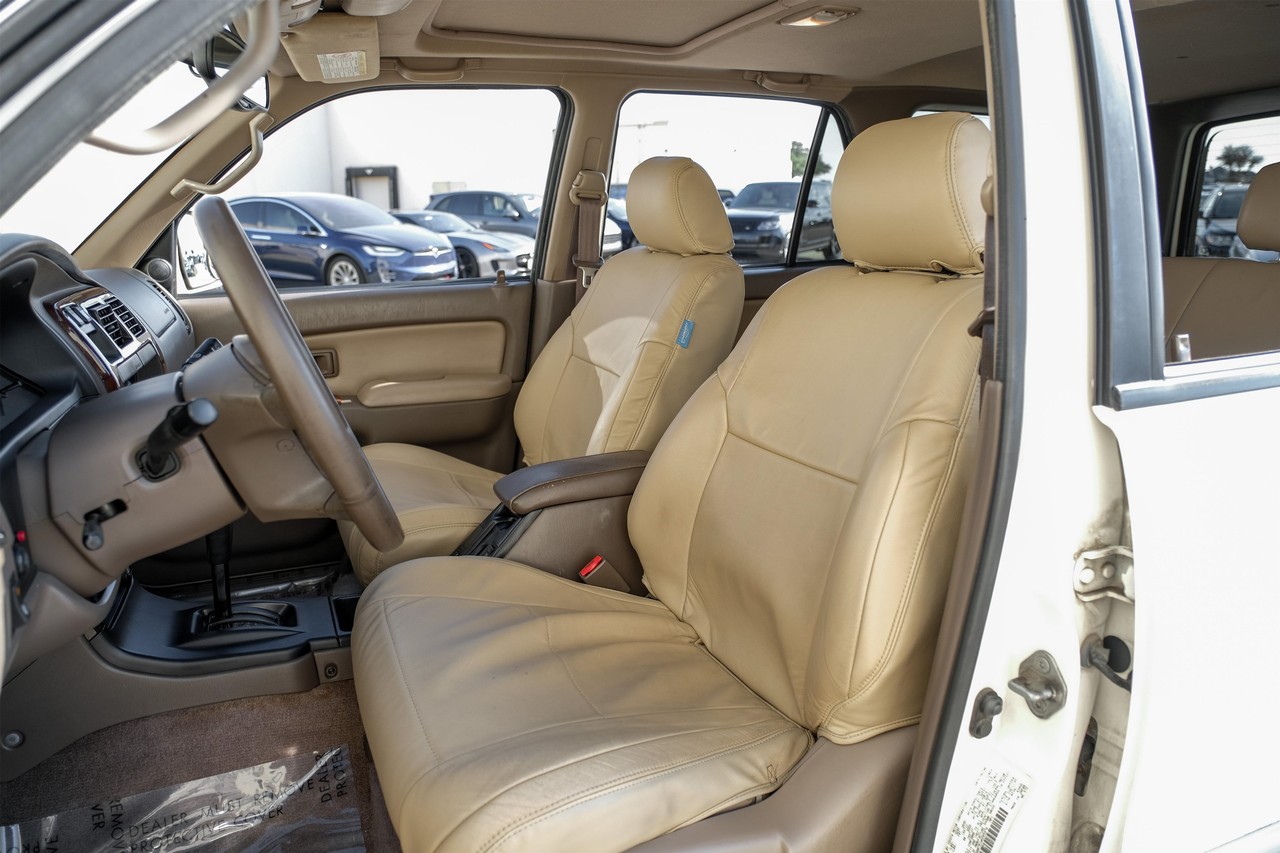 Toyota 4Runner Vehicle Main Gallery Image 26