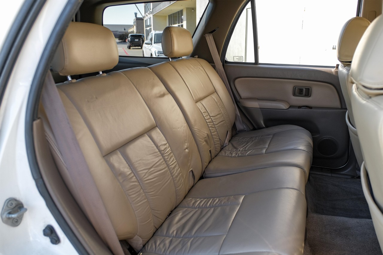 Toyota 4Runner Vehicle Main Gallery Image 30