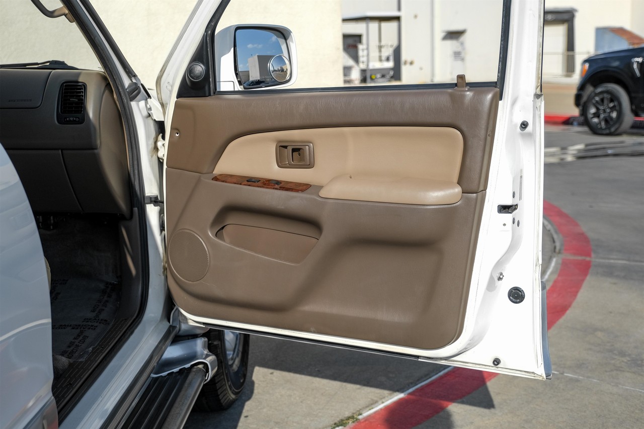 Toyota 4Runner Vehicle Main Gallery Image 38