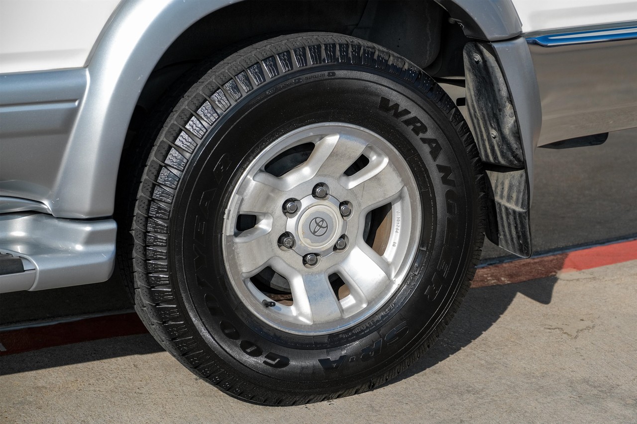 Toyota 4Runner Vehicle Main Gallery Image 48