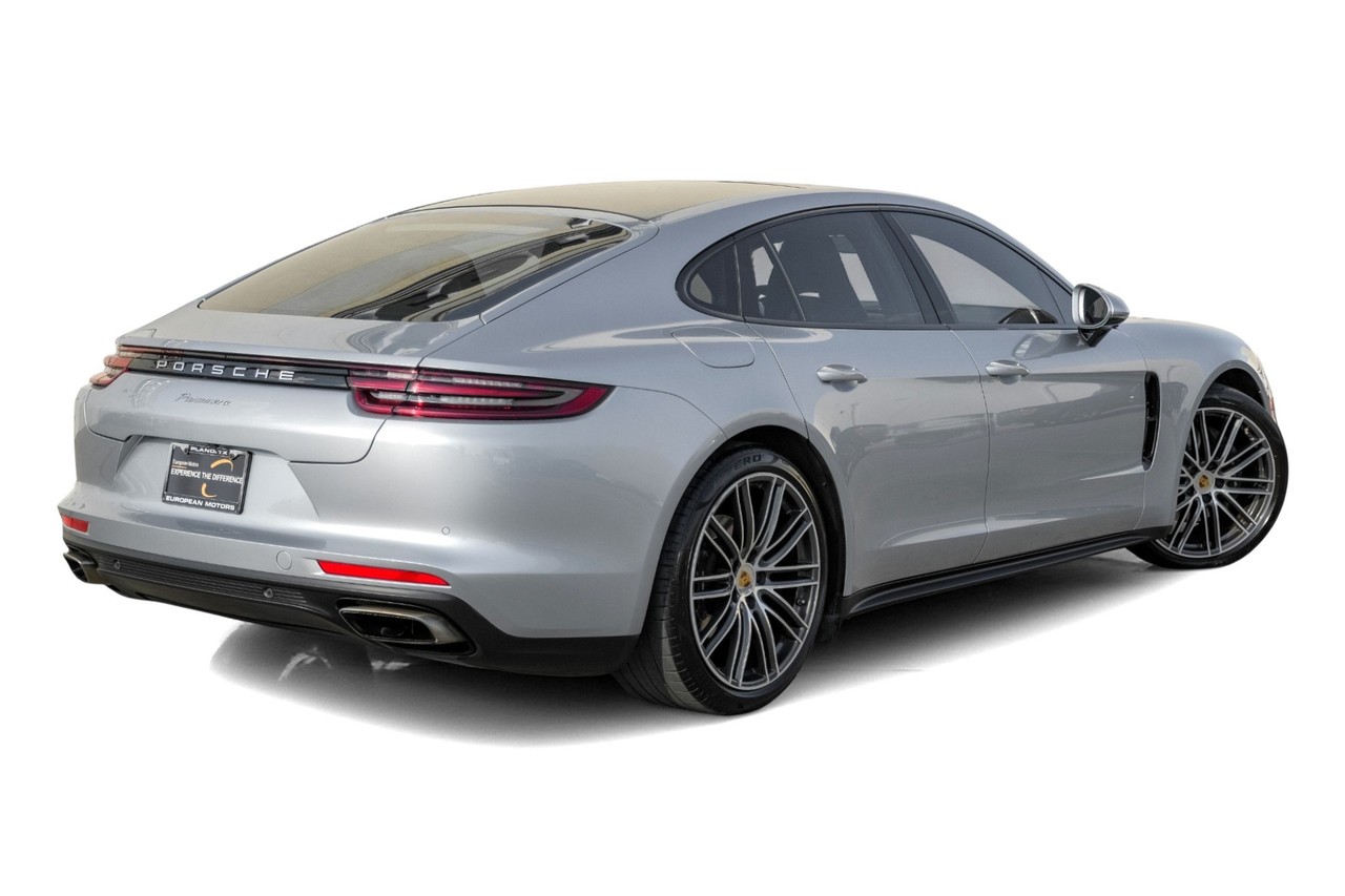 Porsche Panamera Vehicle Main Gallery Image 08