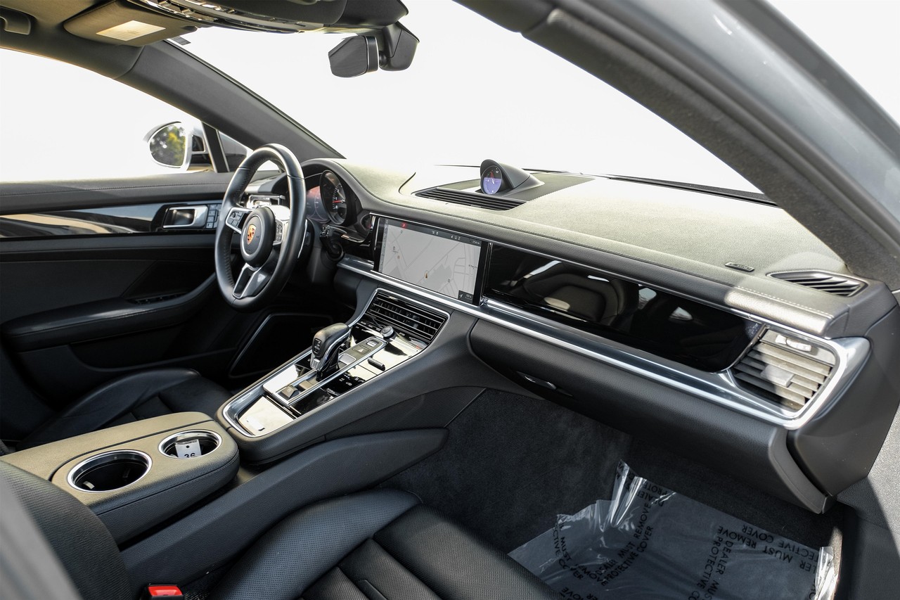 Porsche Panamera Vehicle Main Gallery Image 12