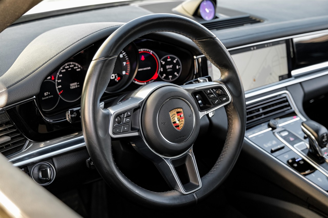 Porsche Panamera Vehicle Main Gallery Image 15