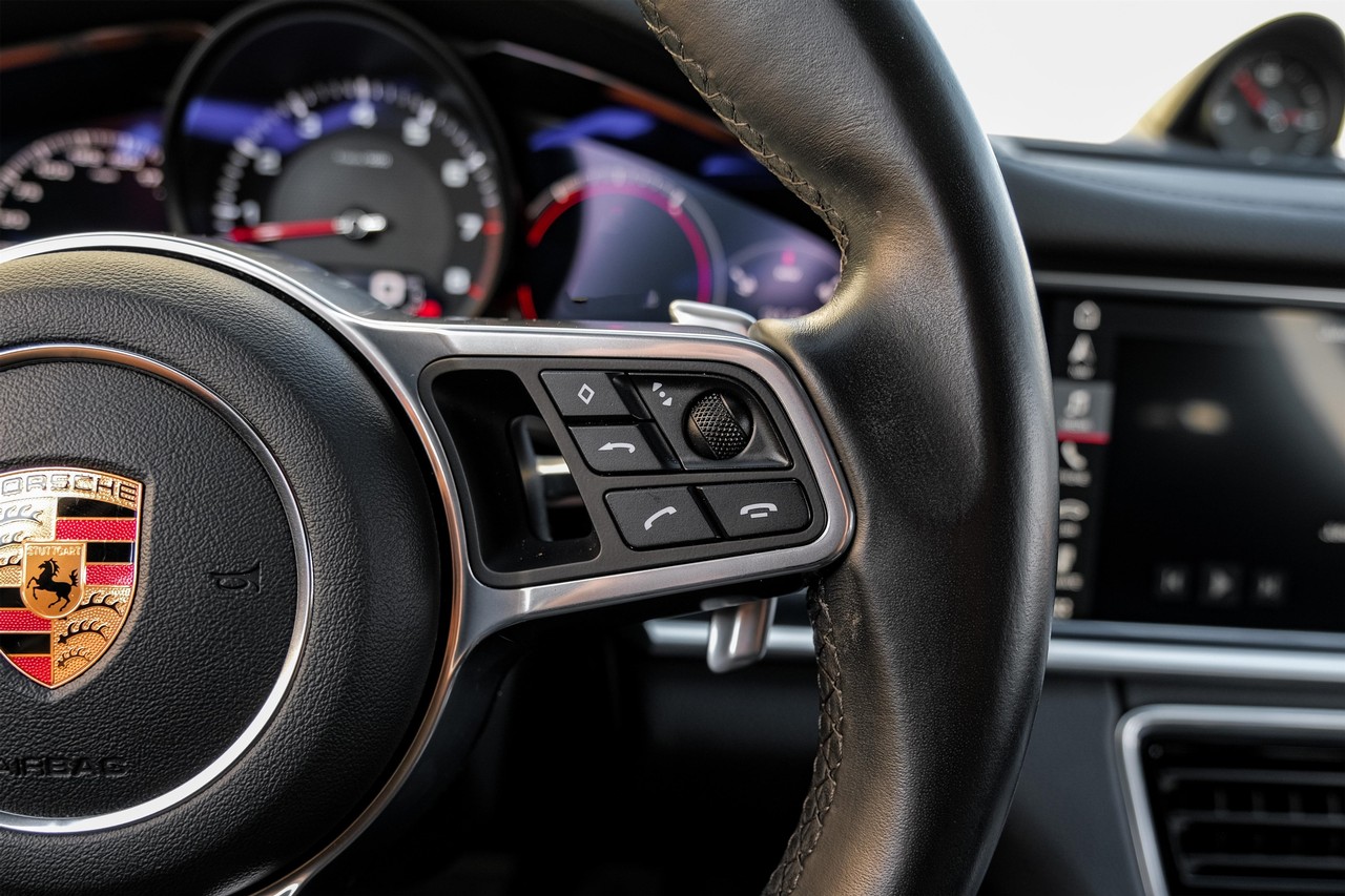 Porsche Panamera Vehicle Main Gallery Image 17