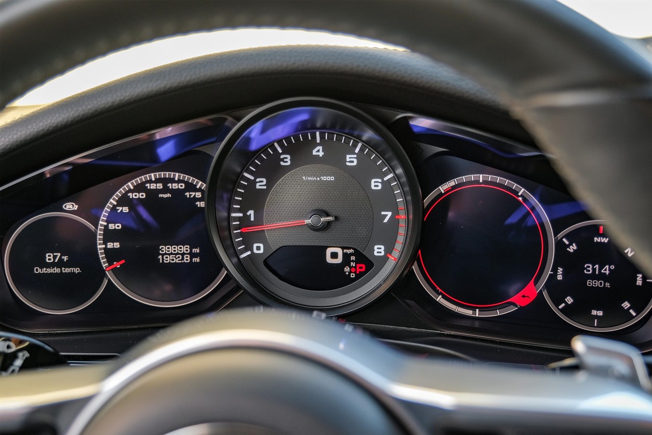 Porsche Panamera Vehicle Main Gallery Image 18