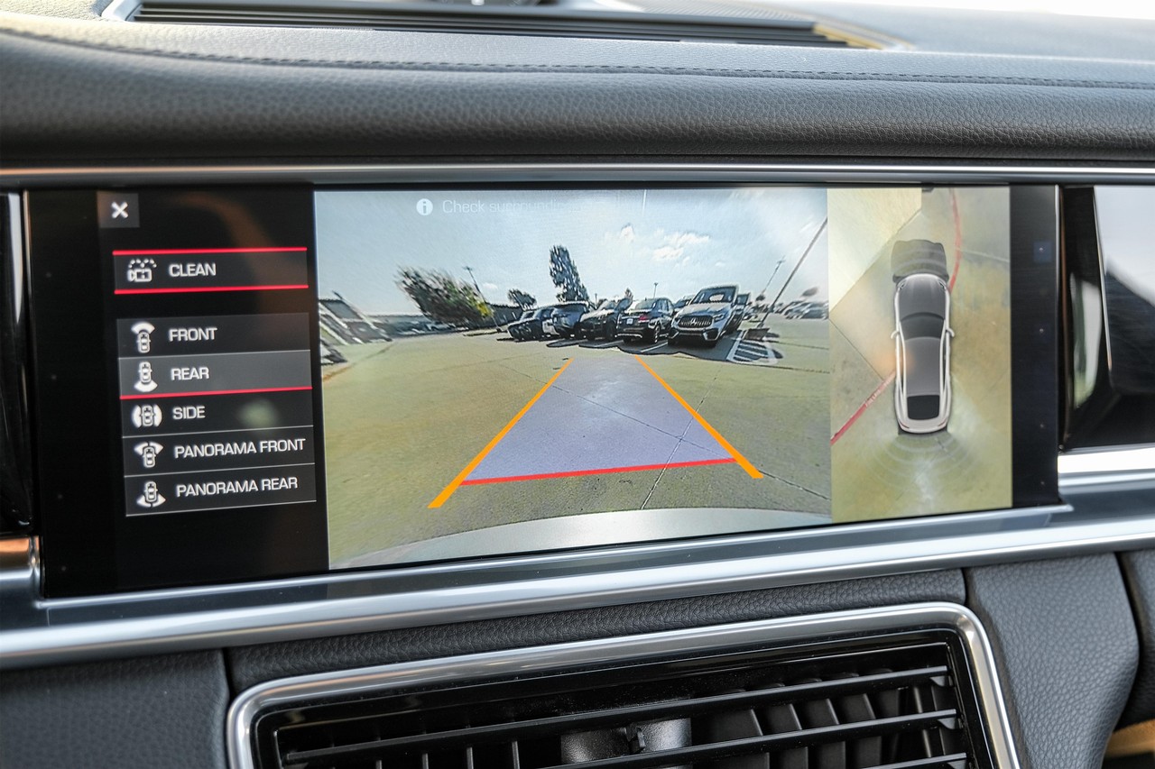 Porsche Panamera Vehicle Main Gallery Image 21