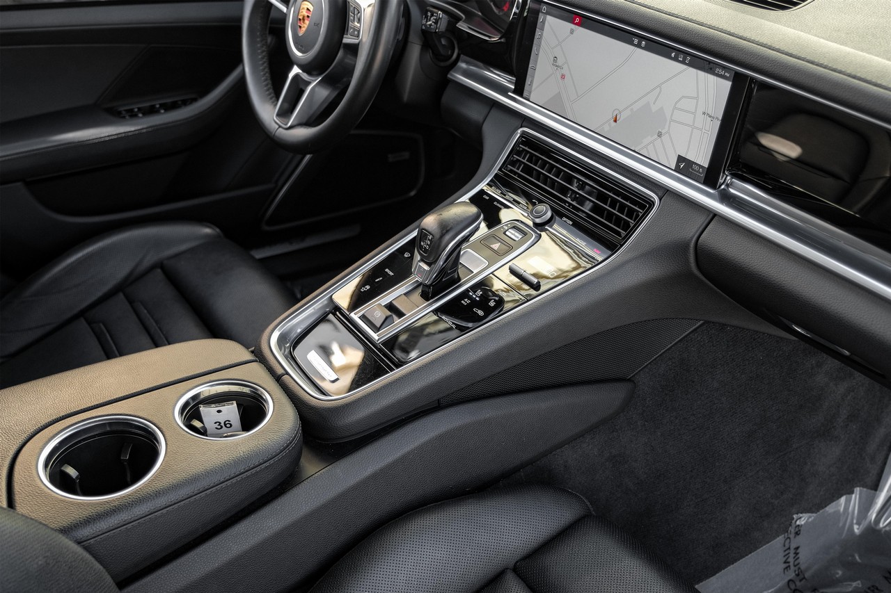 Porsche Panamera Vehicle Main Gallery Image 22