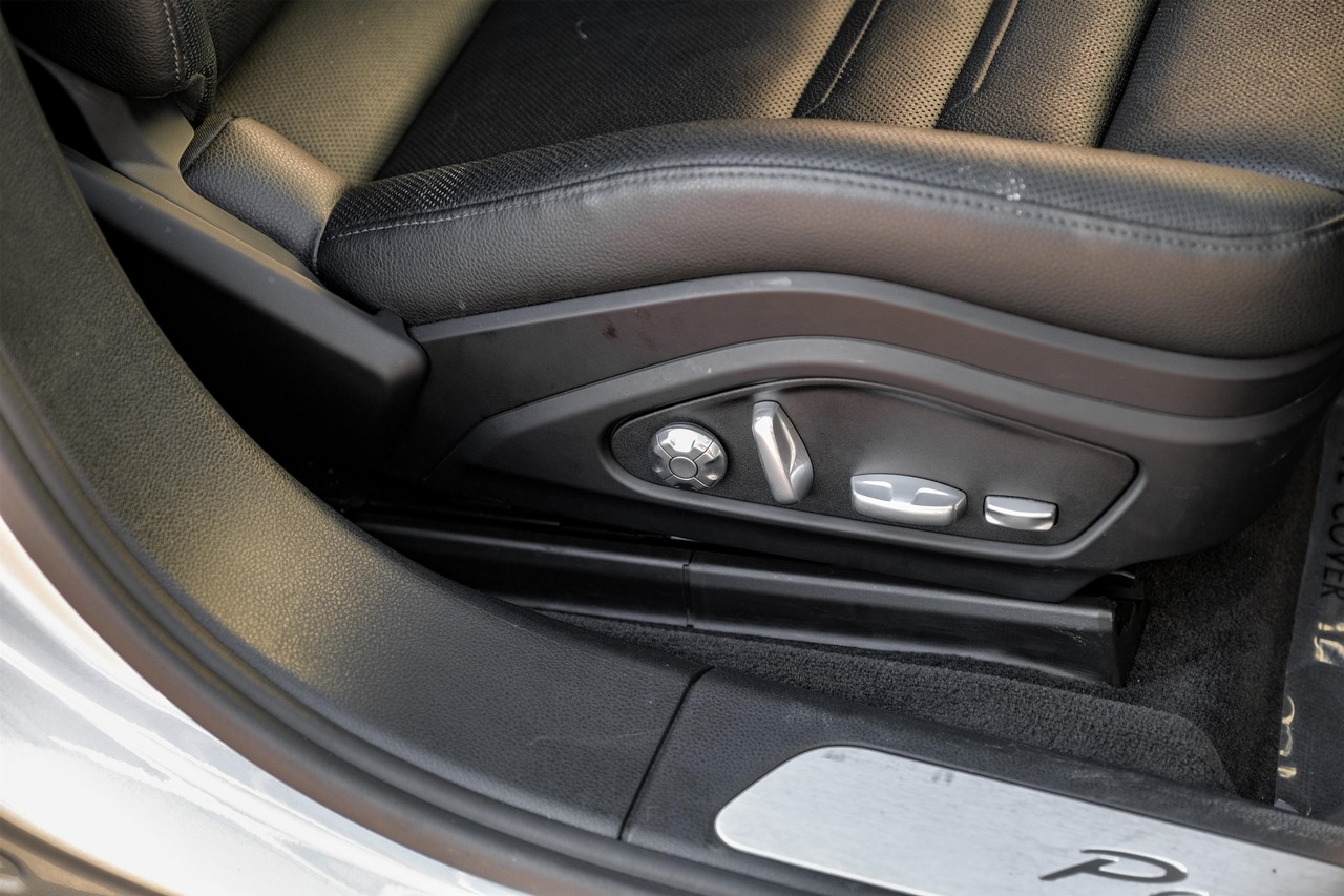 Porsche Panamera Vehicle Main Gallery Image 34