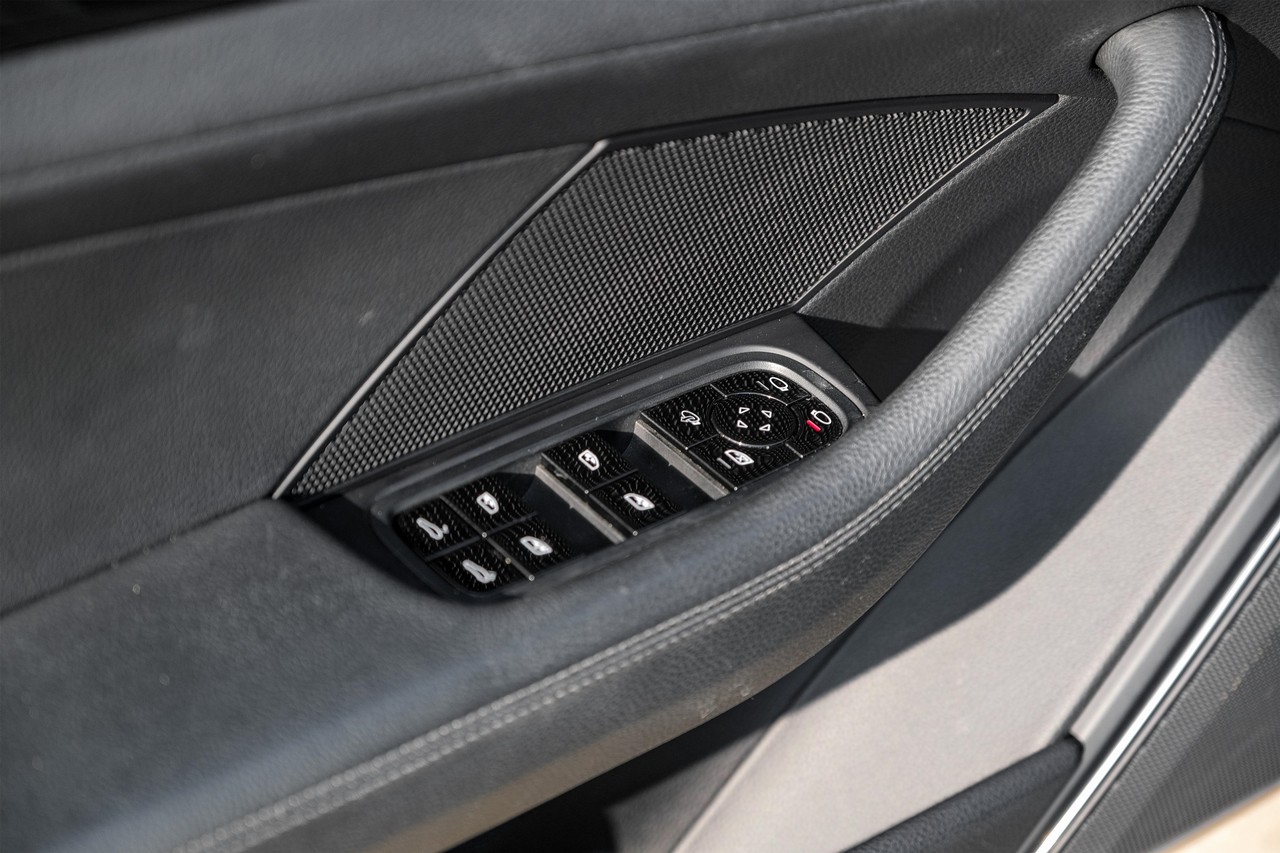 Porsche Panamera Vehicle Main Gallery Image 43